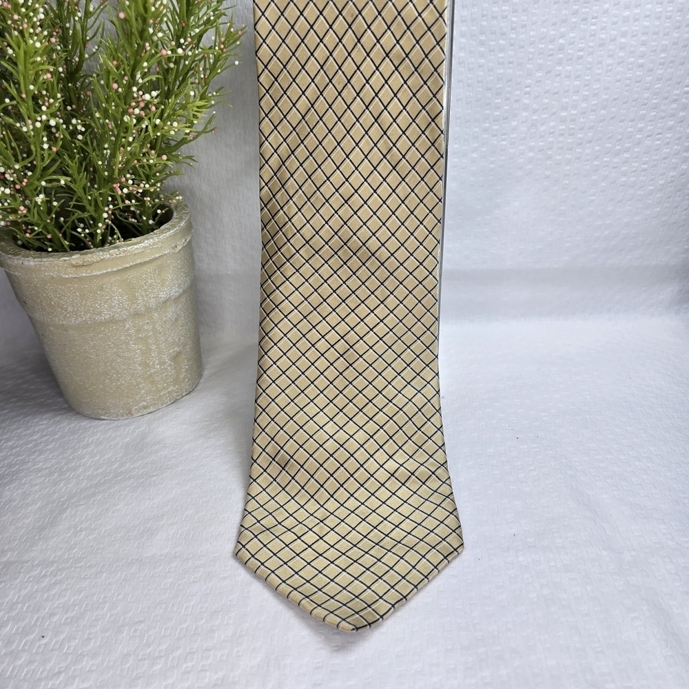 Roundtree & Yorke Tan and Black Checkered Tie